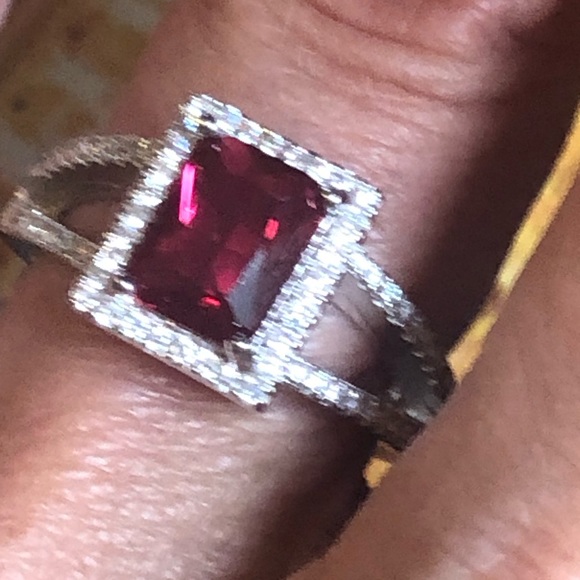 Ruby 2.25 carat spilt shank diamond pave sterling silver oval cut size 6.5 - Picture 9 of 12